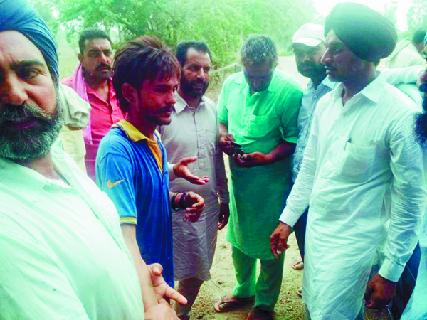 ਨਕਾਬਪੋਸ਼ਾਂ ਨੇ ਹਥਿਆਰਾਂ ਦੀ ਨੋਕ ''ਤੇ ਲੁੱਟੀ ਨਕਦੀ