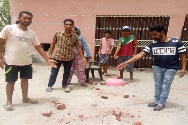 ਪਿੰਡ ਪੰਡੋਰੀ ਗੋਲੇ ’ਚ ਦੋ ਧਿਰਾਂ ਦਰਮਿਆਨ ਇੱਟਾਂ ਰੋਡ਼ੇ ਚੱਲੇ