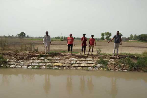 ਵਿਭਾਗ ਨੇ ਟੁੱਟੀ ਨਹਿਰ ਦੀ ਮੁਰੰਮਤ ਕਰਵਾਏ ਬਿਨਾਂ ਛੱਡਿਆ ਪਾਣੀ