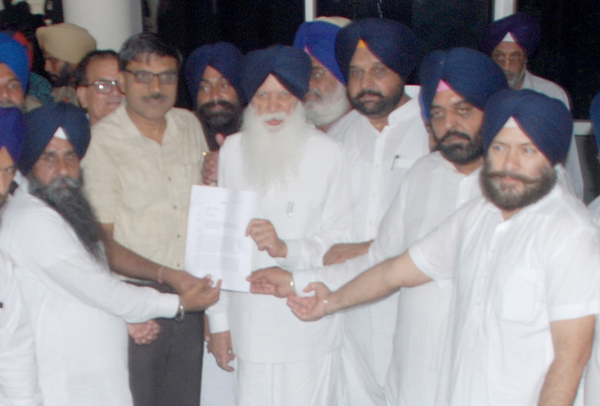 ਤੇਲ ਕੀਮਤਾਂ ਤੋਂ  ਵੈਟ ਘਟਾਉਣ ਲਈ ਅਕਾਲੀ ਦਲ ਵੱਲੋਂ ਪੰਜਾਬ ਸਰਕਾਰ ਖਿਲਾਫ ਰੋਸ ਵਿਖਾਵਾ