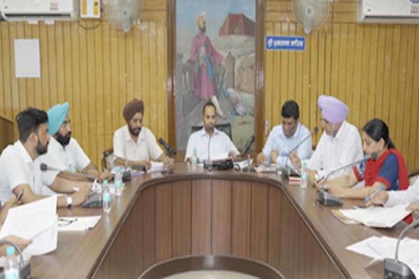 ਘਰਾਂ ’ਚ ਜਣੇਪੇ ਕਰਨ ਵਾਲੀਆਂ ਦਾਈਆਂ ਖਿਲਾਫ਼ ਹੋਵੇਗੀ ਸਖ਼ਤ ਕਾਰਵਾਈ :  ਡੀ. ਸੀ. ਜਾਰੰਗਲ