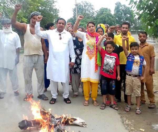 yogi and the center of modi government  s effigy