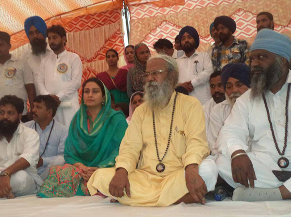 ਜਾਤ-ਪਾਤ ਤੋਂ ਉੱਪਰ ਉਠ ਕੇ ਸਾਰੇ ਧਰਮਾਂ ਦਾ ਸਤਿਕਾਰ ਕਰੋ : ਹਰਸਿਮਰਤ ਬਾਦਲ