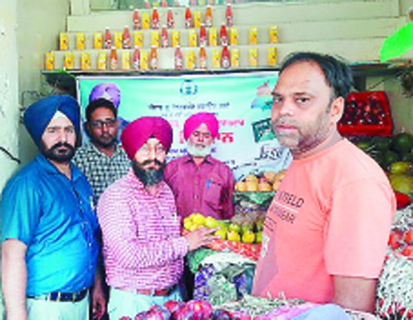 ਫੂਡ ਸੇਫਟੀ ਕਮਿਸ਼ਨਰ ਵੱਲੋਂ ਦੁਕਾਨਾਂ ’ਤੇ ਛਾਪੇਮਾਰੀ