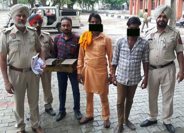 ਪੁਲਸ ਵਲੋਂ 20 ਕਿਲੋ ਗਾਂਜੇ ਸਮੇਤ 2 ਕਾਬੂ