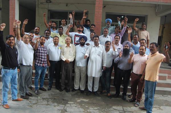 the protested by the municipal employees organization