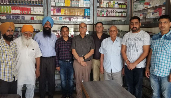 ਡਰੱਗ ਵਿਭਾਗ ਤੇ ਪੁਲਸ ਦੀ ਛਾਪੇਮਾਰੀ ਤੋਂ ਕੈਮਿਸਟ ਭਡ਼ਕੇ
