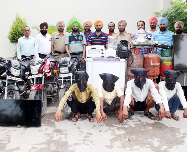 ਪੁਲਸ ਨੇ ਚੋਰ ਗਿਰੋਹ ਦੇ 4 ਮੈਂਬਰਾਂ ਨੂੰ ਕੀਤਾ ਕਾਬੂ