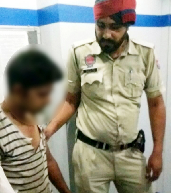 ਲੋਕਾਂ ਦੀ ਮੁਸਤੈਦੀ ਕਾਰਨ ਫੜਿਆ ਗਿਆ ਏ. ਟੀ. ਐੱਮ. ਲੁੱਟਣ ਆਇਆ ਲੁਟੇਰਾ