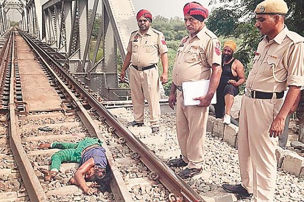 akal takht express next woman jumps out suicide