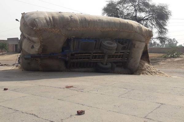 tractor trolley flip