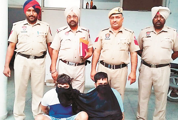 ਹੈਰੋਇਨ ਪੀਂਦੇ ਦੋ ਕਾਬੂ