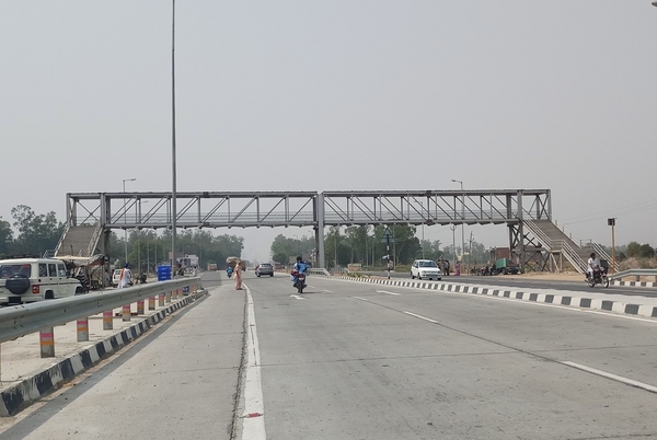 ਨੈਸ਼ਨਲ ਹਾਈਵੇ ''ਤੇ ਬਣੇ ''ਟਰੱਕ ਲੇਅ ਬਾਈ'' ਦੇ ਉਦਘਾਟਨ ਦੀ ਉਡੀਕ ਵਿਚ ਹਨ ਮੁਸਾਫਰ