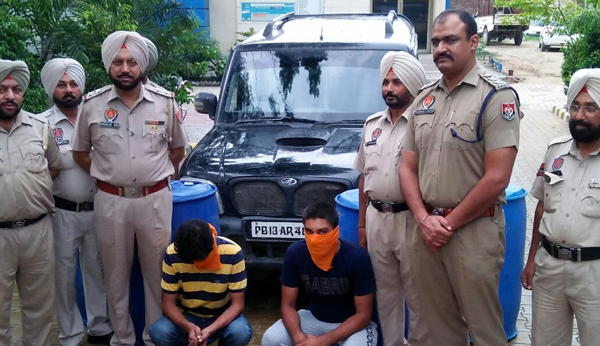 100 ਪੇਟੀਆਂ ਸ਼ਰਾਬ ਤੇ ਸਕਾਰਪੀਓ ਸਣੇ 2 ਪੁਲਸ ਅਡ਼ਿੱਕੇ