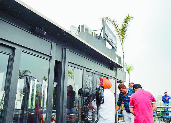 ਪਾਪਾ ਵ੍ਹਿਸਕੀ, ਬਰਿਊ ਮਾਸਟਰ ਤੇ ਲਿਕਰ ਅੱਡਾ-5 ਨੂੰ ਨਿਗਮ ਨੇ ਕੀਤਾ ਸੀਲ