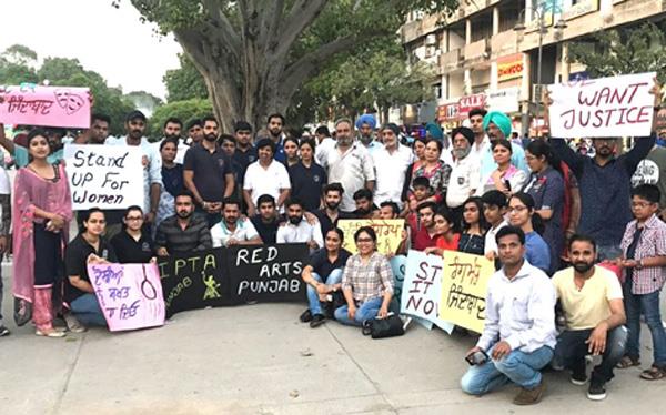 the demonstration against gangrape of girls