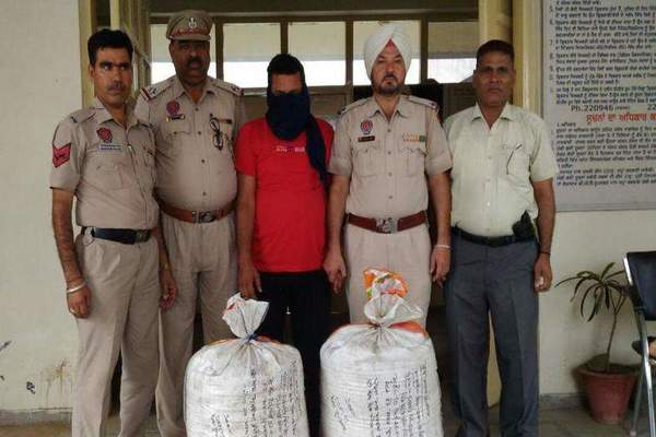 ਟਰੱਕ ''ਚੋਂ 1 ਕੁਇੰਟਲ ਭੁੱਕੀ ਬਰਾਮਦ