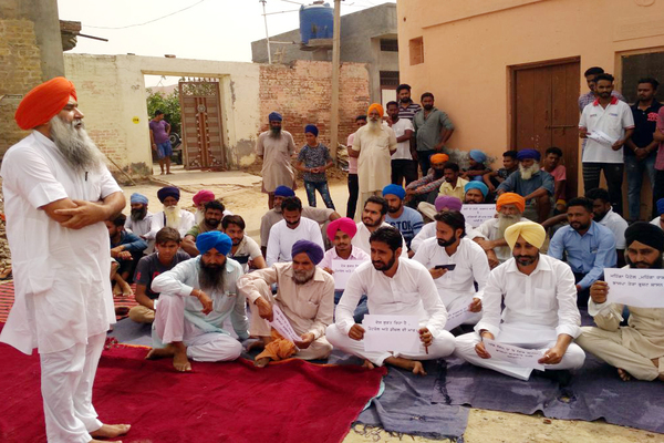 ਮੋਦੀ ਸਰਕਾਰ ਦੀ ਵਾਅਦਾ ਖਿਲਾਫੀ ਵਿਰੁੱਧ ਕਾਂਗਰਸੀਆਂ ਲਾਏ ਧਰਨੇ