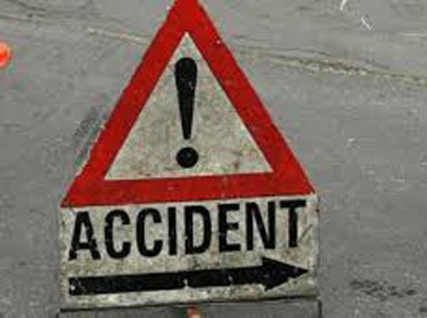 the auto landing  the elderly fell on the road  death