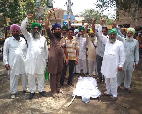 farmers blame the agriculture minister  s image