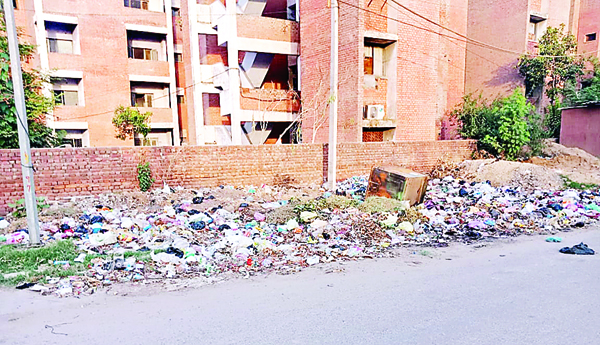 ਈ. ਐੱਸ. ਆਈ. ਡਿਸਪੈਂਸਰੀ ਜਾ ਰਹੇ ਹੋ ਤਾਂ ਰਹੋ ਸਾਵਧਾਨ, ਡਿੱਗ ਸਕਦੀ ਹੈ ਇਮਾਰਤ!