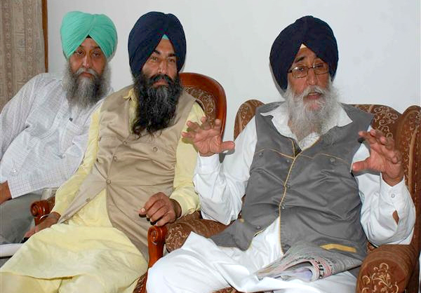 ਪੰਜਾਬ ਭਰ ਦੇ ਥਾਣੇ ਹੋਏ ਖਾਲੀ, ਗੰਨਮੈਨ ਲੈ ਕੇ ਘੁੰਮ ਰਹੇ ਹਨ ''ਸੋ ਕਾਲਡ ਵੀ. ਆਈ. ਪੀ'' : ਮਾਨ