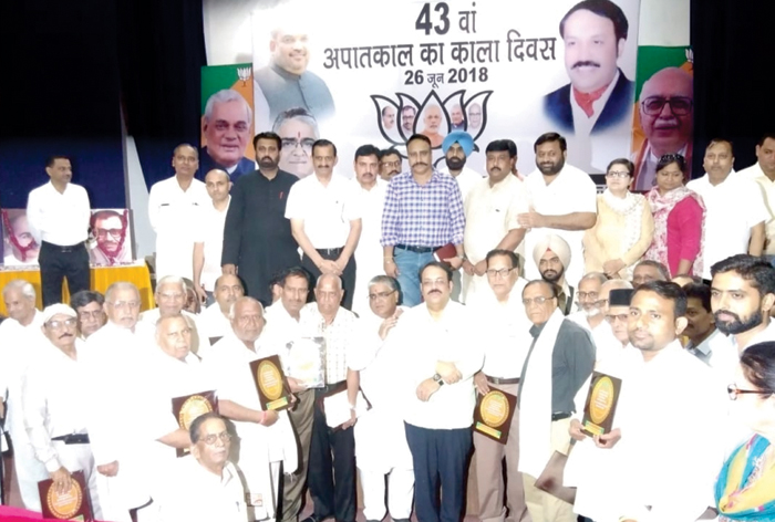 ਪੰਜਾਬ ''ਚ ਰੇਤ ਮਾਫੀਆ ਨੂੰ ਕੈਪਟਨ ਸਰਕਾਰ ਦੀ ਸ਼ਹਿ : ਸ਼ਵੇਤ ਮਲਿਕ