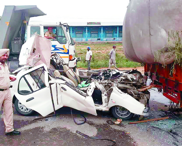 ਕਾਰ ਤੂਡ਼ੀ ਵਾਲੇ ਟਰੱਕ ’ਚ ਵੱਜੀ, ਭੂਆ-ਭਤੀਜੇ ਦੀ ਮੌਕੇ ’ਤੇ ਮੌਤ