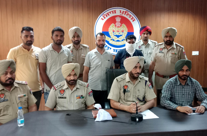 12 ਲੱਖ  ਰੁਪਏ  ਦੀ ਹੈਰੋਇਨ ਸਣੇ ਨੱਪਿਆ