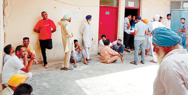 ਤਰੇੜਾਂ ਨੇ ਖਾਧੀ ਨਵੀਂ ਇਮਾਰਤ, ਪਾਣੀ ਅਤੇ ਬਾਥਰੂਮ ਤੱਕ ਦਾ ਨਹੀਂ ਇੰਤਜ਼ਾਮ