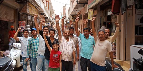 protest by shopkeeper