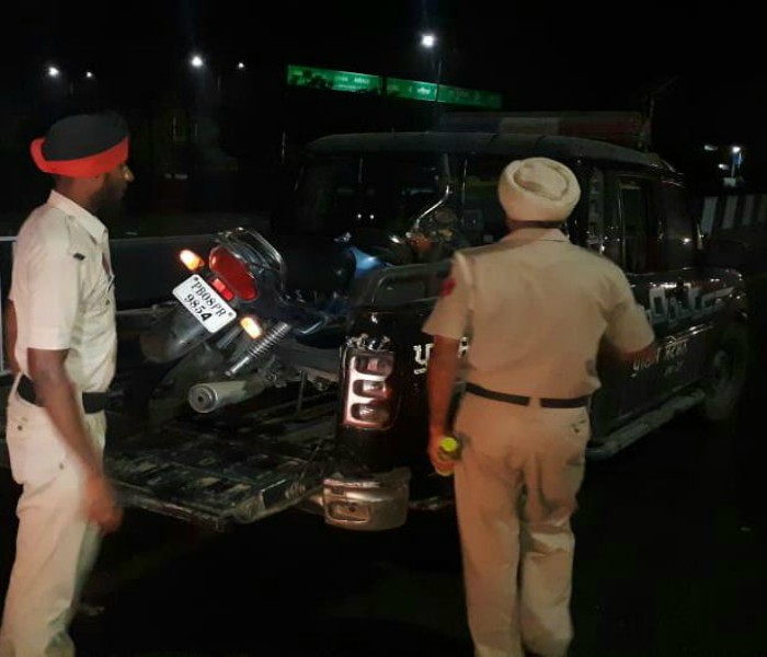 ਖੰਬੇ ਨਾ ਟਕਰਾਇਆ ਤੇਜ ਰਫਤਾਰ ਮੋਟਰਸਾਈਕਲ, ਨੌਜਵਾਨ ਗੰਭੀਰ ਜ਼ਖਮੀ