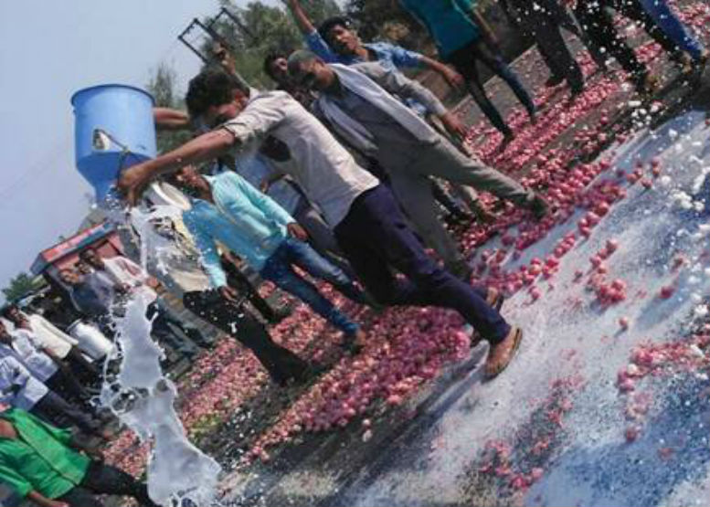 ਕਿਸਾਨ ਹੜਤਾਲ ਦਾ ਦੂਜਾ ਦਿਨ : ਸੁੰਨਸਾਨ ਮੰਡੀਆਂ 'ਚ ਸਪਲਾਈ ਠੱਪ, ਅੱਜ ਵੀ ਪ੍ਰਦਰਸ਼ਨ ਦੇ ਆਸਾਰ