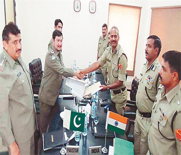india pakistan security officer