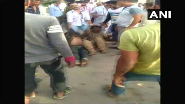 2 beggar on suspicion of children theft in gujara