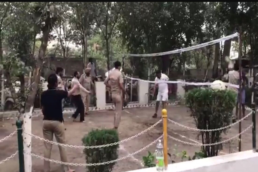 IPS ਮਹਿਲਾ ਅਫਸਰ ਨੇ ਬਦਲਿਆ ਥਾਣੇ ਦਾ ਮਾਹੌਲ, ਮੁਲਾਜ਼ਮਾਂ ਨਾਲ ਖੇਡਿਆ ਮੈਚ