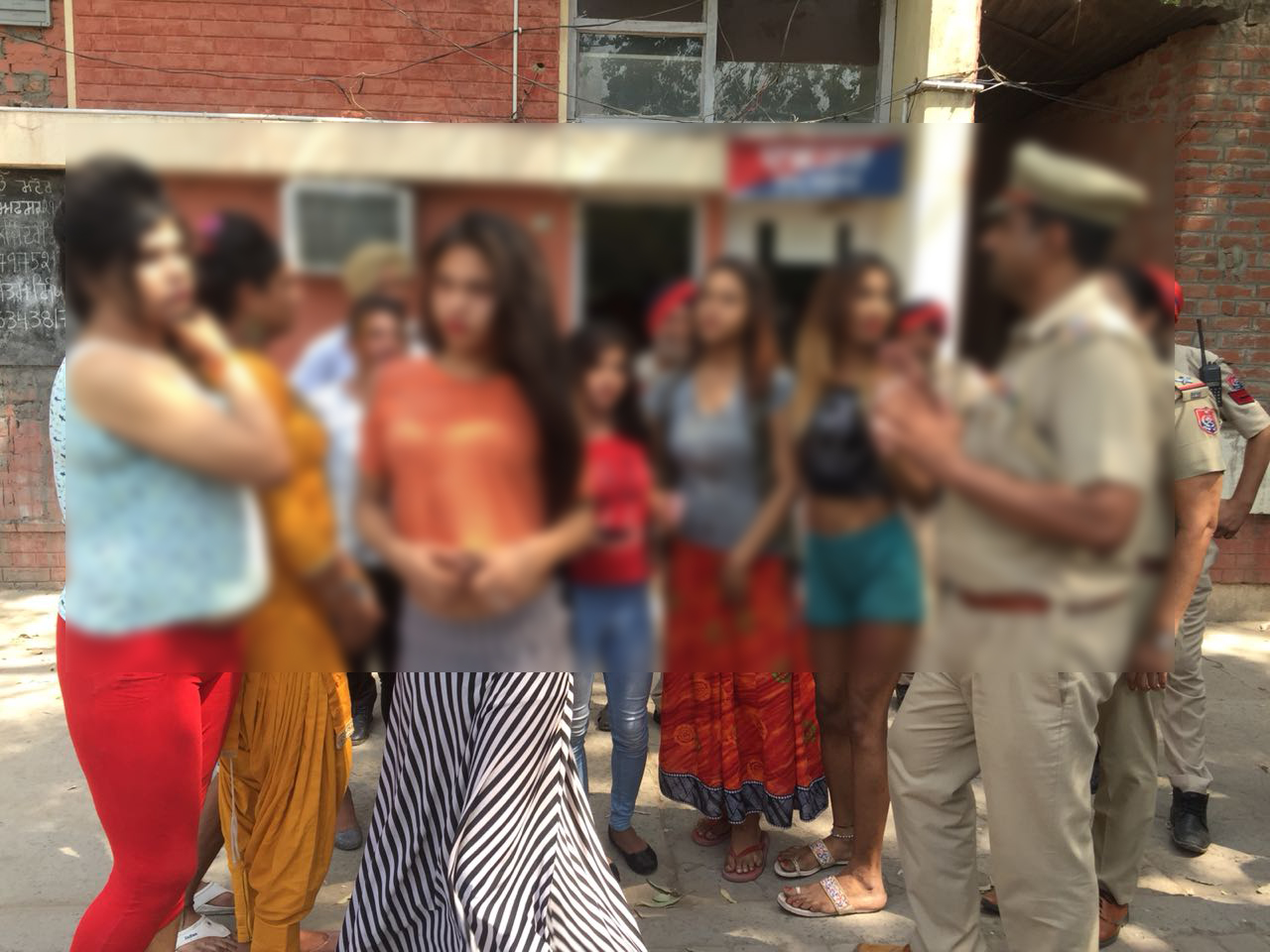 ਅਧਨੰਗੀ ਹਾਲਤ ''ਚ ਪ੍ਰਦਰਸ਼ਨ ਕਰਨ ਖਿਲਾਫ ਕਿੰਨਰਾਂ ਖਿਲਾਫ ਮਾਮਲਾ ਦਰਜ