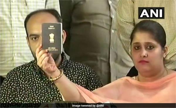 hindu muslim couples  found passports