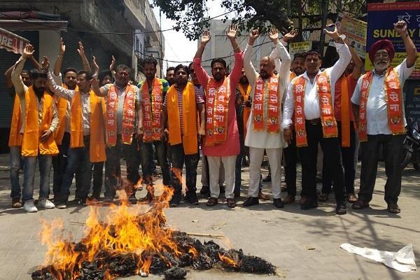 shiv sena bal thackeray protest show 