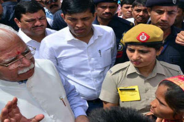 dalit woman wants to meet cm khattar