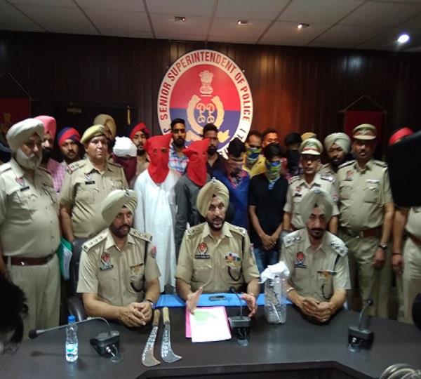 ਪੁਲਸ ਦੇ ਹੱਥ ਲੱਗੀ ਵੱਡੀ ਸਫਲਤਾ, ਲੁੱਟ ਦੇ ਸਾਮਾਨ ਸਮੇਤ 7 ਵਿਅਕਤੀ ਕਾਬੂ