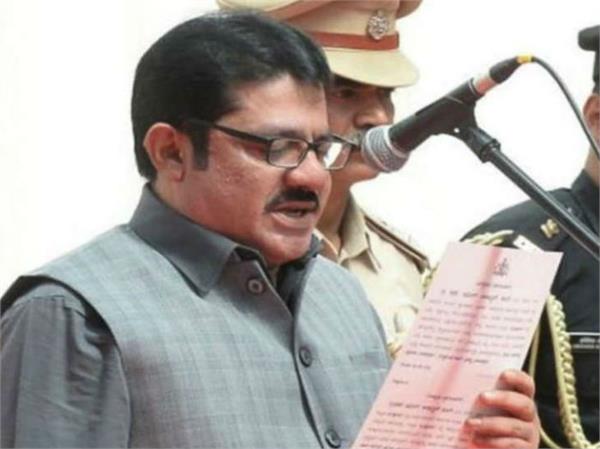 congress leader  government  unreasonable demand