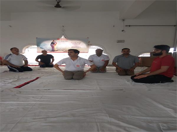 organizing yoga practice on international