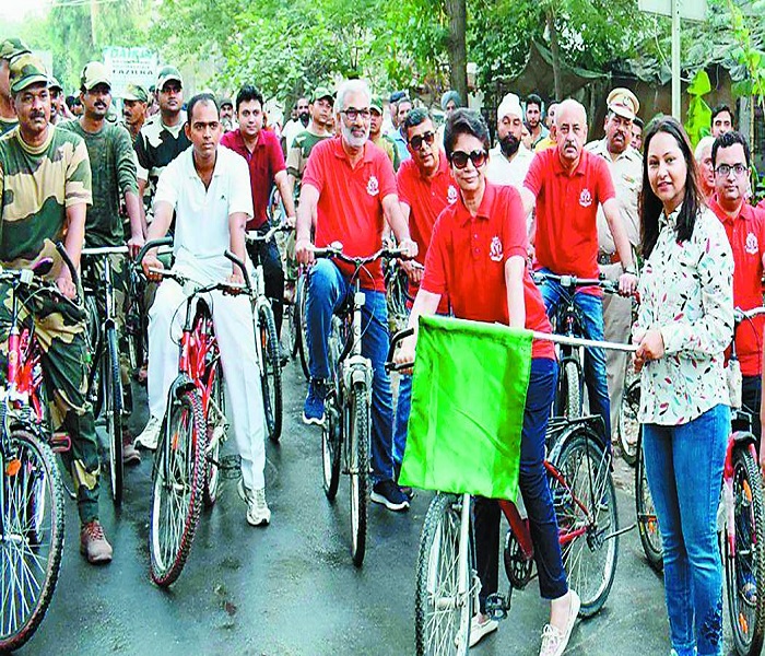 ਮਿਸ਼ਨ ''ਤੰਦਰੁਸਤ ਪੰਜਾਬ'' ਤਹਿਤ ਕੱਢੀ ਸਾਈਕਲ ਰੈਲੀ ਨੂੰ ਡੀ. ਸੀ. ਨੇ ਦਿੱਤੀ ਹਰੀ ਝੰਡੀ