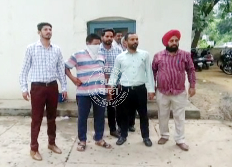 ਮੁੱਖ ਮੰਤਰੀ ਦੇ ਸ਼ਹਿਰ ''ਚ ਪੰਜਾਬ ਪੁਲਸ ਦੀ ਵਰਦੀ ਦਾਗਦਾਰ