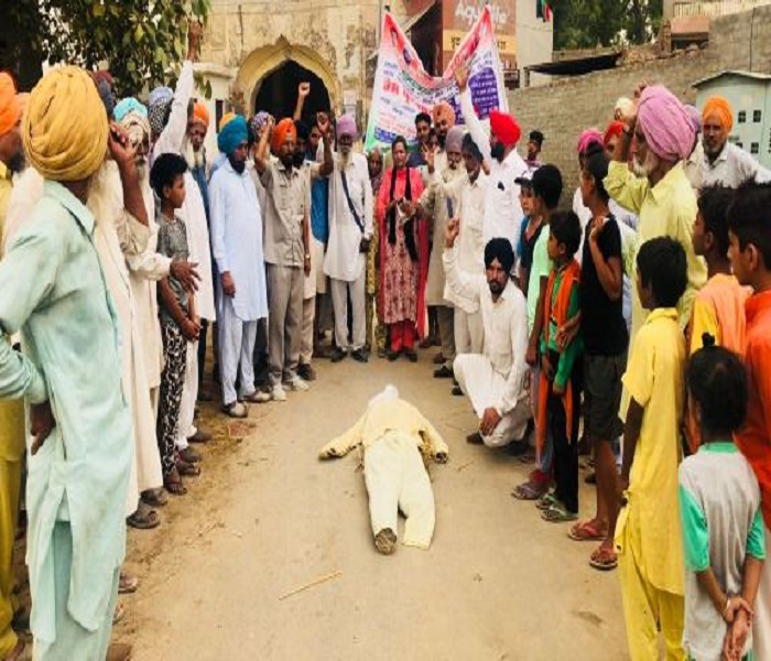 ਬੀਬੀ ਭੱਟੀ ਦੀ ਅਗਵਾਈ ''ਚ ਇਕ ਦਰਜਨ ਪਿੰਡਾਂ ''ਚ ਮੋਦੀ ਸਰਕਾਰ ਦੇ ਪੁਤਲੇ ਸਾੜ ਕੇ ਹੋਈ ਨਾਅਰੇਬਾਜੀ