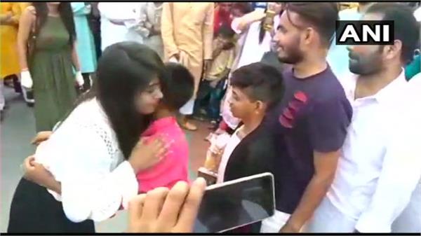 fatwa against girl hugs men