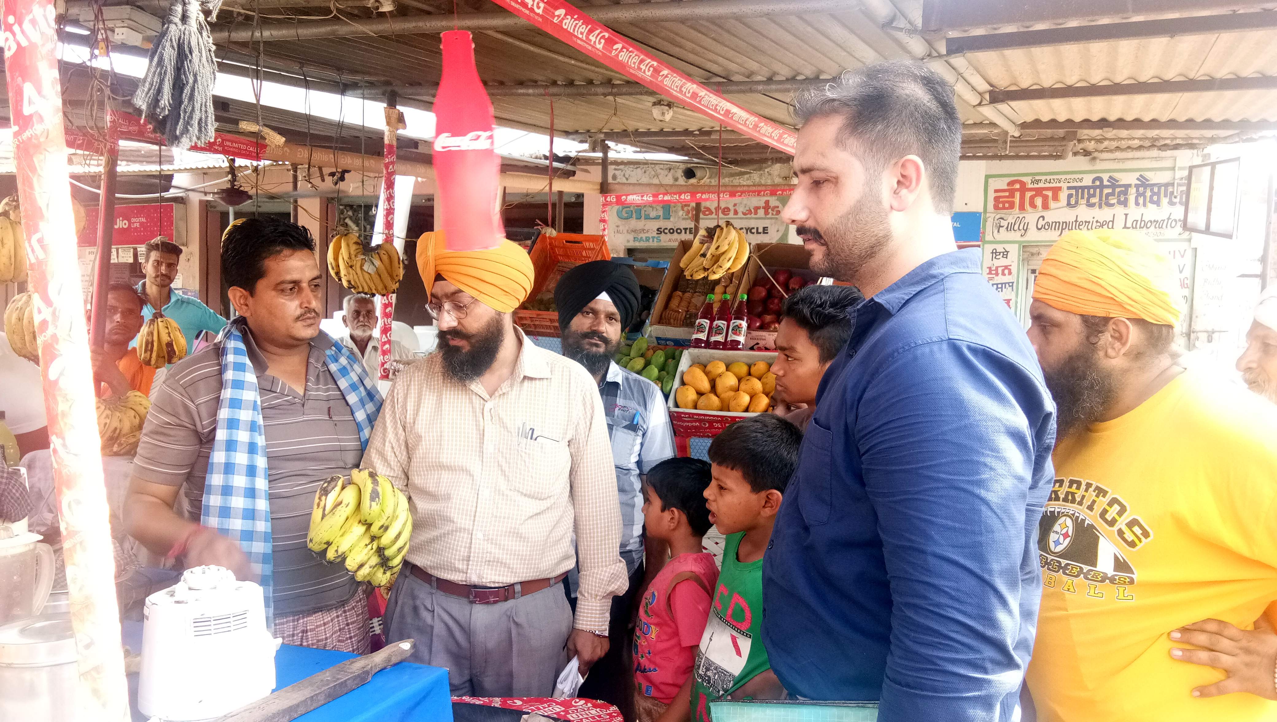 ਸਿਹਤ ਵਿਭਾਗ ਦੀ ਚੈਕਿੰਗ ਦੀ ਭਿਣਕ ਪੈਂਦਿਆਂ ਮਾਰਕੀਟ ਦੀਆਂ ਦੁਕਾਨਾਂ ਹੋਈਆਂ ਬੰਦ