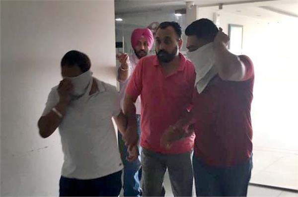 cia raid in ferozagandhi market  4 arrested