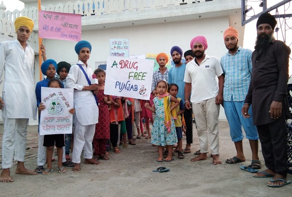 ਨੌਜਵਾਨਾਂ ਨੂੰ ਨਸ਼ਿਅਾਂ ਤੋਂ ਜਾਗਰੂਕ ਕਰਨ ਲਈ ਰੈਲੀ ਕੱਢੀ